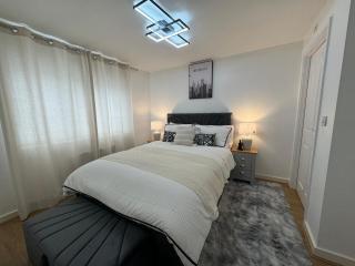 NEW Modern Townhouse Holiday Home Free Parking - Manchester - 2