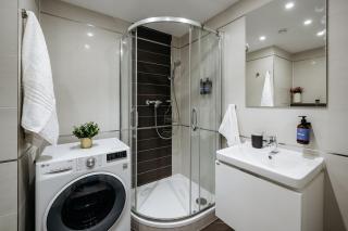 Prague Days - Studio - Serene Balcony - Garage Parking - Large TV with Netflix - Prague - 1