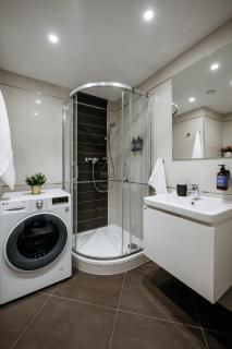 Prague Days - Studio - Serene Balcony - Garage Parking - Large TV with Netflix - Prague - 3