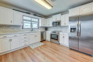 Canal-Front Home with Deck Walk to Holden Beach! - Supply - 2
