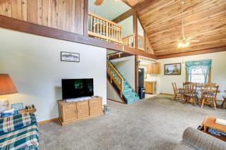Germfask Home with Fire Pit, Grill and Yard Games! - Germfask - 7