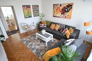 COLORFUL DOWNTOWN APARTMENt - 4