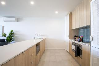 Stunning 3-Bed Unit with Bayside Views - Batemans Bay - 5