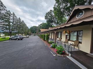 Alpenhaus Motel - 2