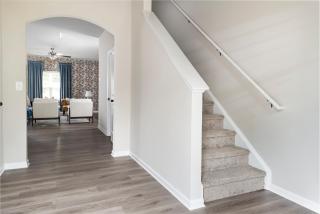 Spacious 4BD Retreat - Central Location - Backyard - 4