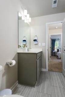 Spacious 4BD Retreat - Central Location - Backyard - Charlotte - 3