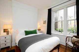 Charming West End Residence in Peaceful Fitzrovia - 0