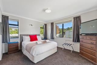 Pukeko Paradise - Kinloch - 1