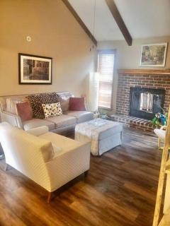 2bd condo w pool view deck 15mn from Kansas City - 0