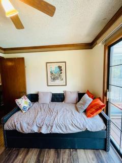 2bd condo w pool view deck 15mn from Kansas City - 4