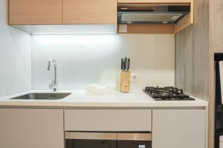 Luxurious Studio at Capitol Suites Apartment By Travelio - Jakarta - 6