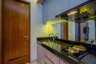 Fabulous 1BR Apartment at The Newton Ciputra World 2 By Travelio - 1