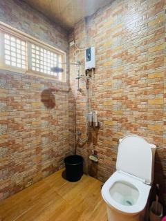 Rosalinda Guest House Host Homes - 4