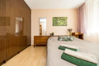 Cozy Central Apartment Near Beach with Parking - 9