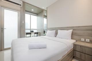 Stunning Studio at Ciputra World 2 Apartment By Travelio - 4