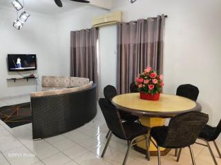 Daniah Homestay Kajang with Pool - 0