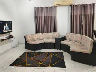 Daniah Homestay Kajang with Pool - 7