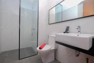 Elegant and Comfort 1BR at Ciputra World 2 Apartment By Travelio - 1