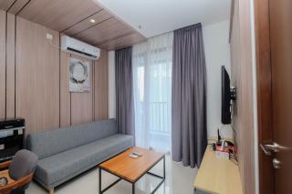 Elegant and Comfort 1BR at Ciputra World 2 Apartment By Travelio - Jakarta - 2