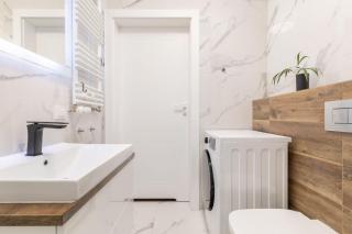 Classy & Prestigious Apartment Next To The Metro Station by Noclegi Renters - Warschau - 1