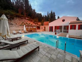 Cliff Top Pool Villa over-looking Lakka Bay Paxos - Lákka - 3