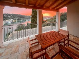 Cliff Top Pool Villa over-looking Lakka Bay Paxos - Lákka - 9