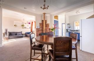 Cozy homestay room with garden view, free parking & fast Wi-Fi - 8