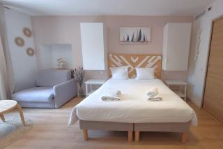 COSY - Climatisé - 2 pas du port - Place aux Herbes - 6