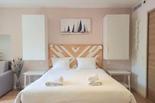 COSY - Climatisé - 2 pas du port - Place aux Herbes - 2