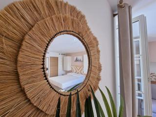 COSY - Climatisé - 2 pas du port - Place aux Herbes - 4