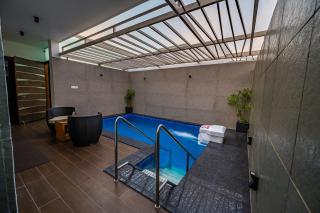 S R Luxury Stays - 5