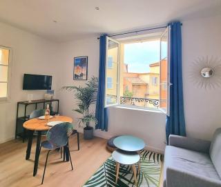 CHIC - Climatisé - 2 pas du port - Place aux Herbes - 7