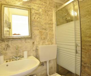 Adamantia 17th Century Room D1 - Gaios - 3