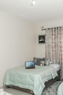 Yayae's Guest House - 0