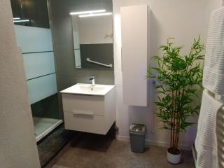 Grande maison en pierre au coeur du village provençal du XIe siecle 10 personnes - 1