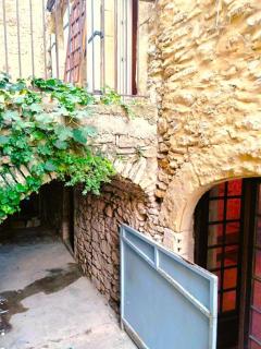 Grande maison en pierre au coeur du village provençal du XIe siecle 10 personnes - 1