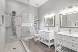 New Remodel In Old Town W Heated Pool - 4