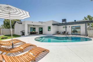 Luxurious Old Town Remodel Home W Heated Pool - Scottsdale - 0