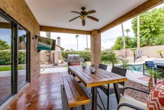 Huge Backyard W Heated Pool, Fire Pit & Bbq - Phoenix - 8