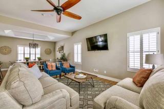 Huge Backyard W Heated Pool, Fire Pit & Bbq - Phoenix - 7