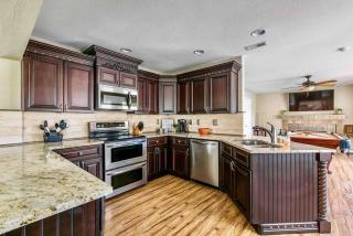 Huge Backyard W Heated Pool, Fire Pit & Bbq - Phoenix - 4