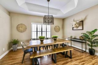 Huge Backyard W Heated Pool, Fire Pit & Bbq - Phoenix - 3