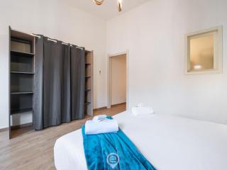 Corner Apartments - Aurora - 1