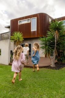 Cooinda - sweeping ocean views, short walk to beach - 0