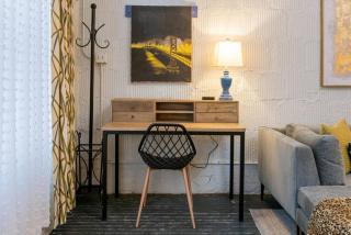 Elegant Edgy Loft - 6