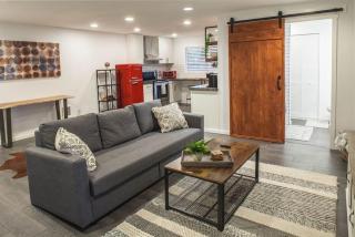 Relax & Enjoy This Spacious Gem In Easy Location - Vancouver - 0
