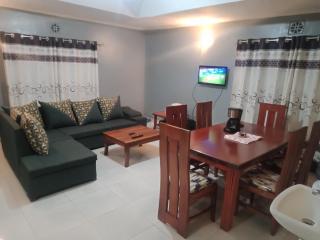 Plush 3 Bedroom Apartment Home - Kitale - 9