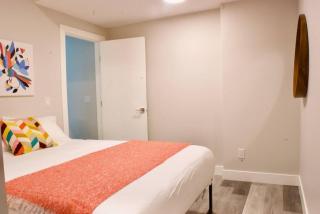 Modern 1br Home Full Kitchen Smarttv - Calgary - 0