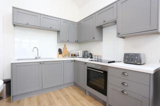 Stunning Coach House with two bedrooms and parking - 2