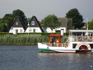 Grietje I rotes Haus links - Wittmund - 0
